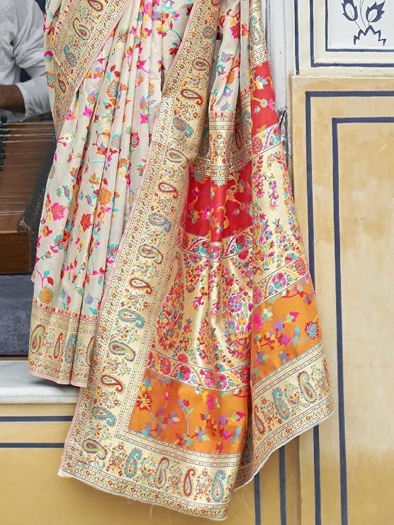 AKHILAM Women's Silk Blend Bandhani Print Kanjivaram Saree Saree With Unstitched Blouse Piece Creamy - Image 2