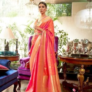 AKHILAM Women's Silk Blend Bandhani Print Kanjivaram Saree Saree With Unstitched Blouse Piece Peach